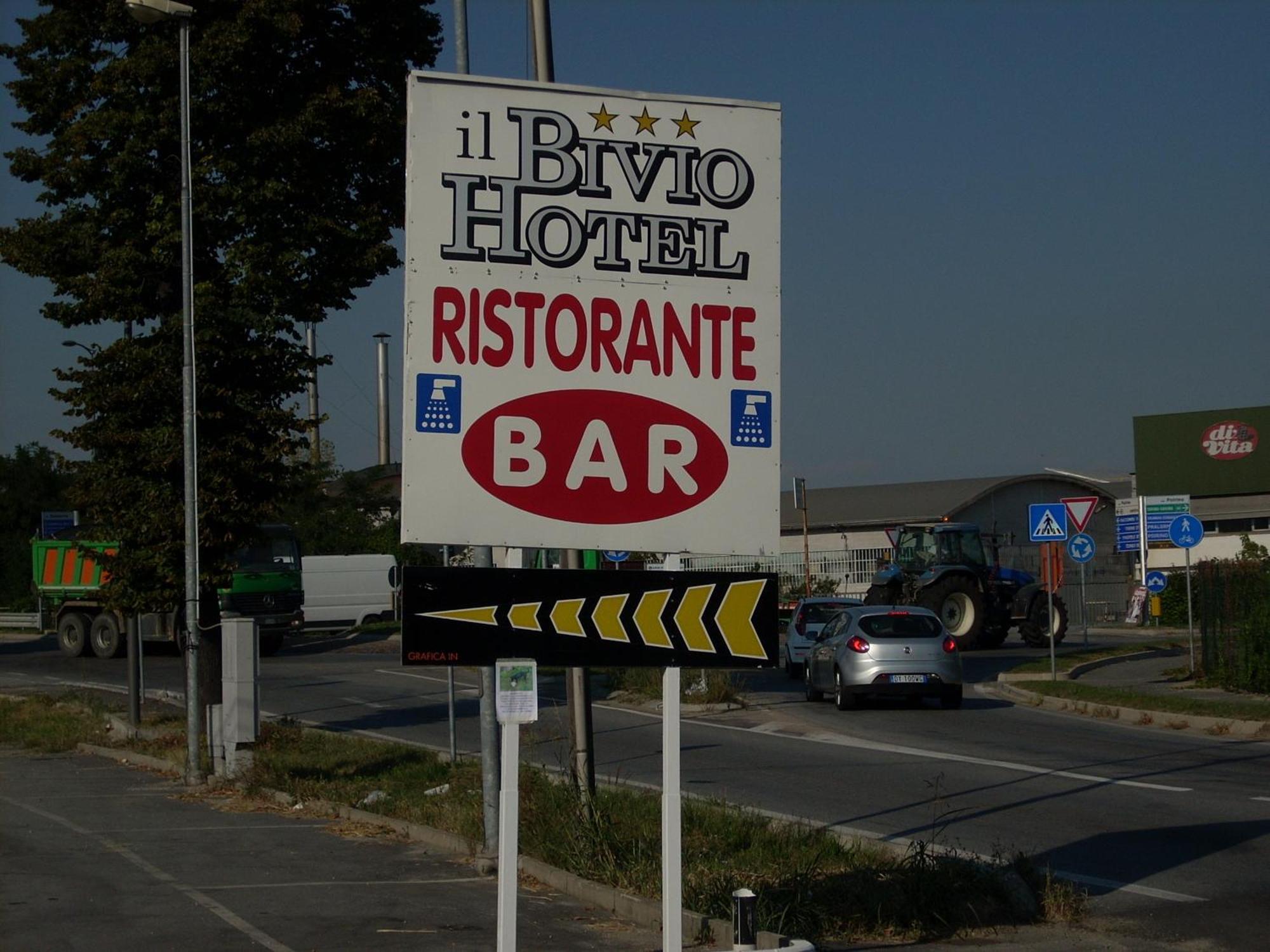 Il Bivio Hotel 카르마뇰라 외부 사진